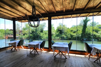 beyaz ev agva adults only