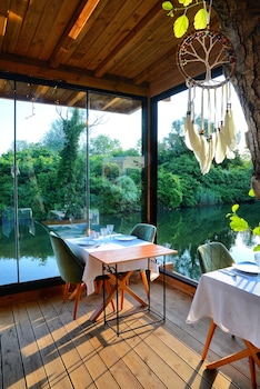 beyaz ev agva adults only