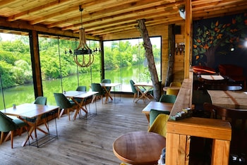 beyaz ev agva adults only