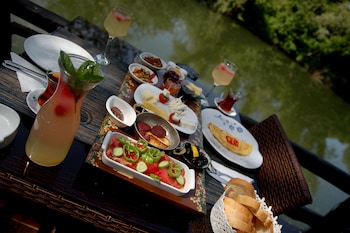 beyaz ev agva adults only