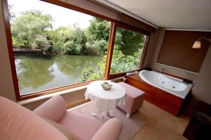 beyaz ev agva adults only