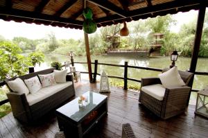 beyaz ev agva adults only