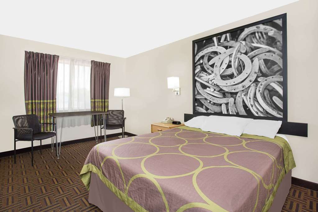 super 8 by wyndham bloomfield