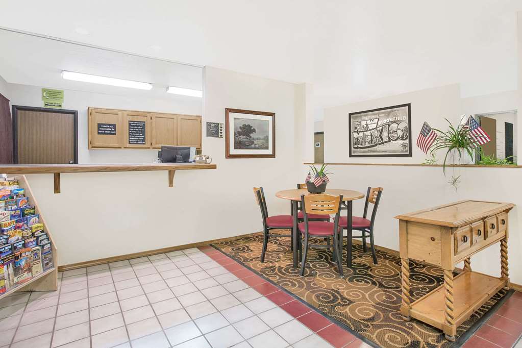 super 8 by wyndham bloomfield