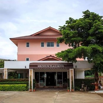 khunyuw hotel