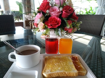 khunyuw hotel