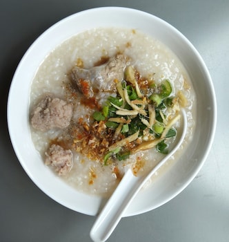 khunyuw hotel