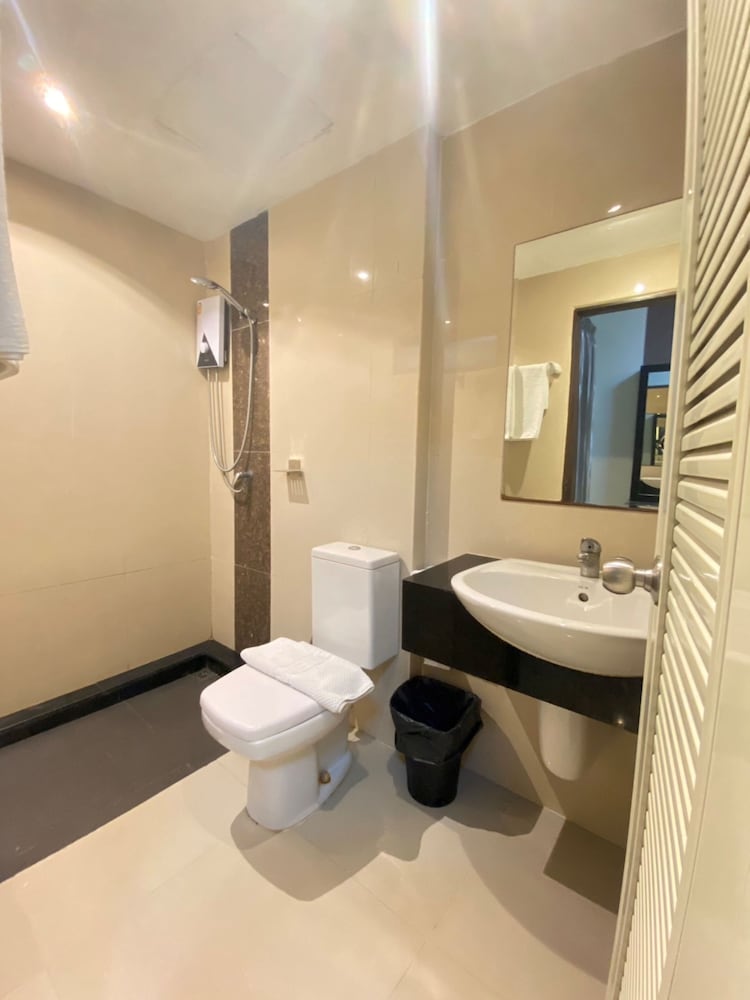 leelawadee modern resort huaykwang