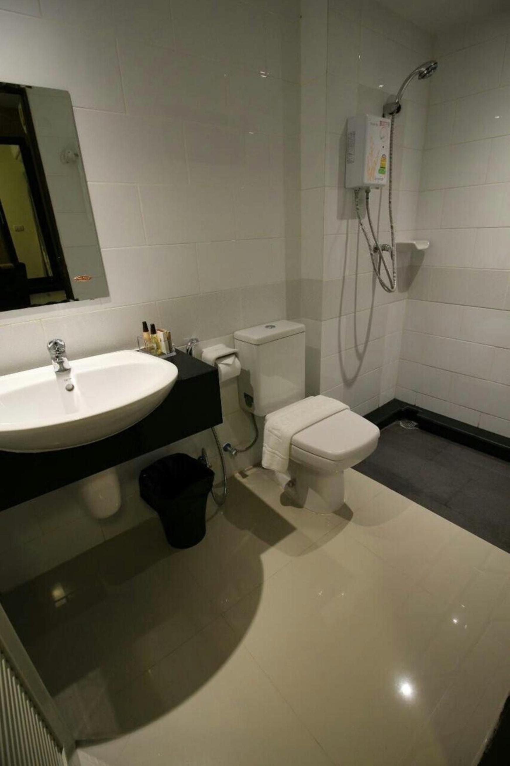 leelawadee modern resort huaykwang