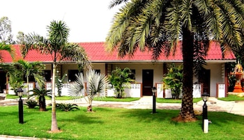 Banlang Hotel Resort & Swimmingpool,In Tha Tum,2.5 star