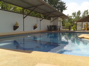 Banlang Hotel Resort & Swimmingpool,In Tha Tum,2.5 star