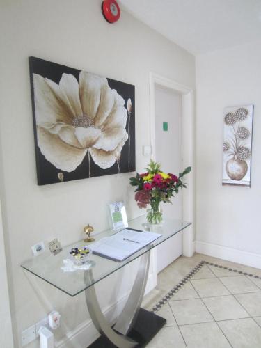 holcombe guest house