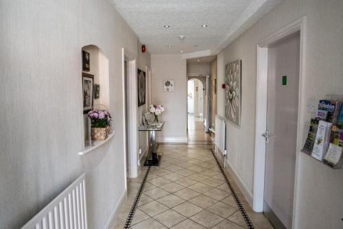 holcombe guest house