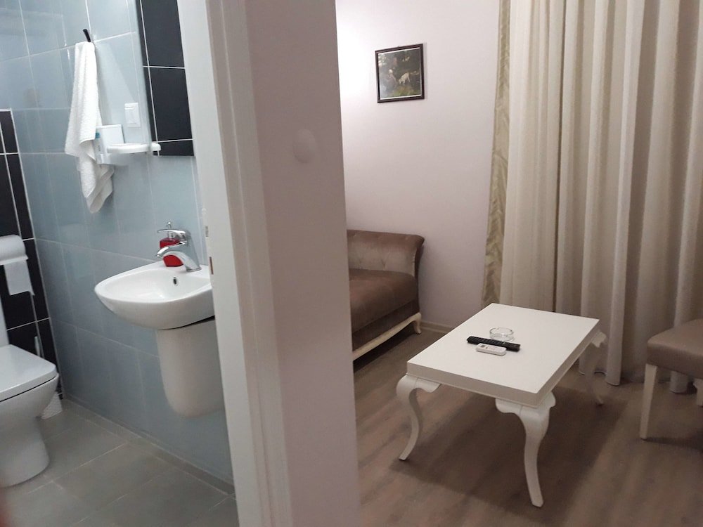 burhaniye merkez otel