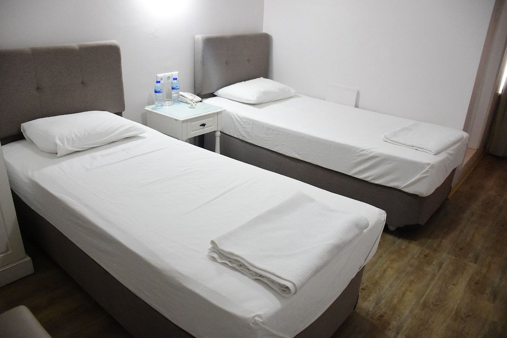 burhaniye merkez otel
