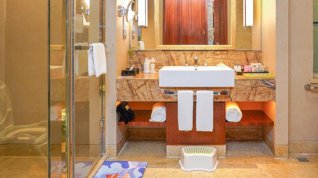 holiday inn resort chaohu hot spring by ihg