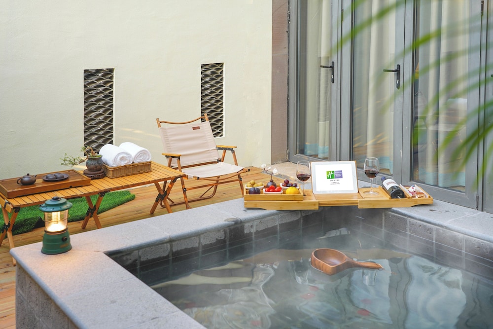 holiday inn resort chaohu hot spring by ihg
