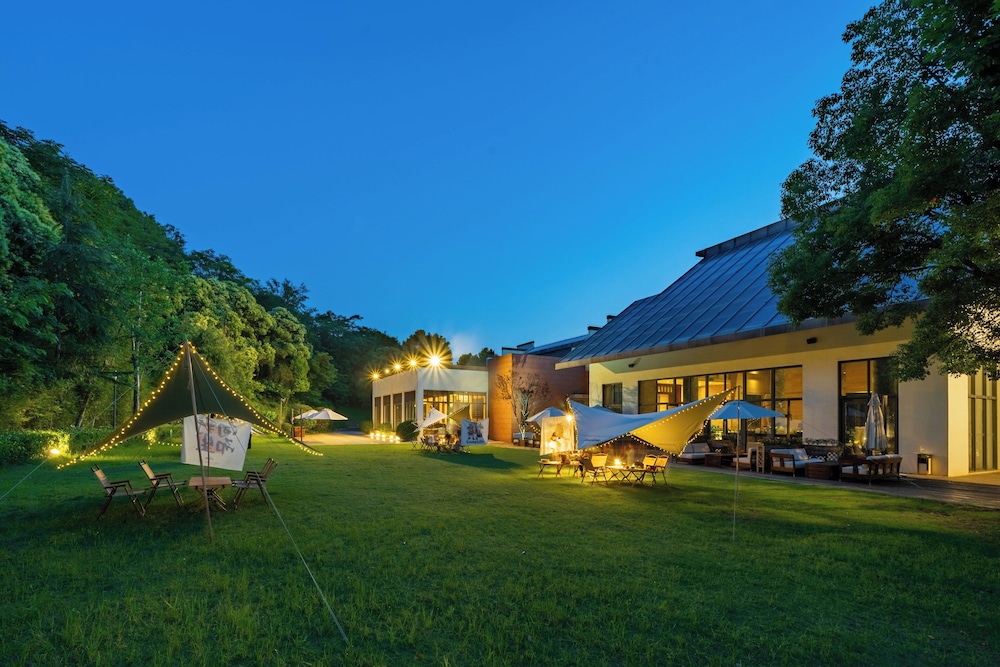 holiday inn resort chaohu hot spring by ihg