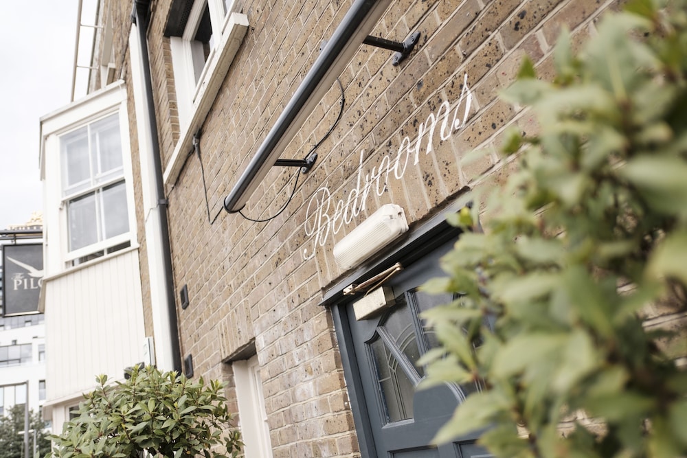 the pilot inn adults only