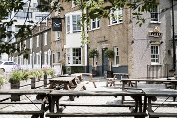 the pilot inn adults only