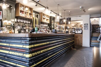 the pilot inn adults only