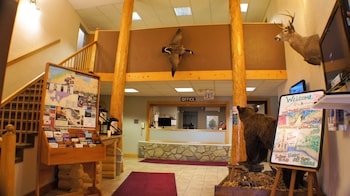 pictured rocks inn and suites
