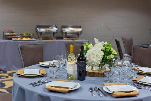 oxford suites bellingham