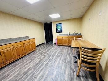 Pamola Motor Lodge,Penobscot>>Millinocket,2 star