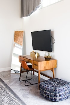 arrive palm springs adults only