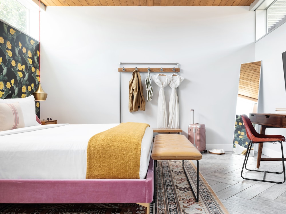 arrive palm springs adults only