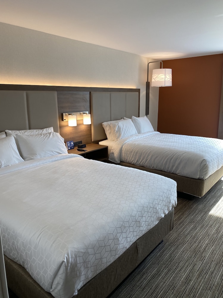 holiday inn express and suites chatsworth by ihg