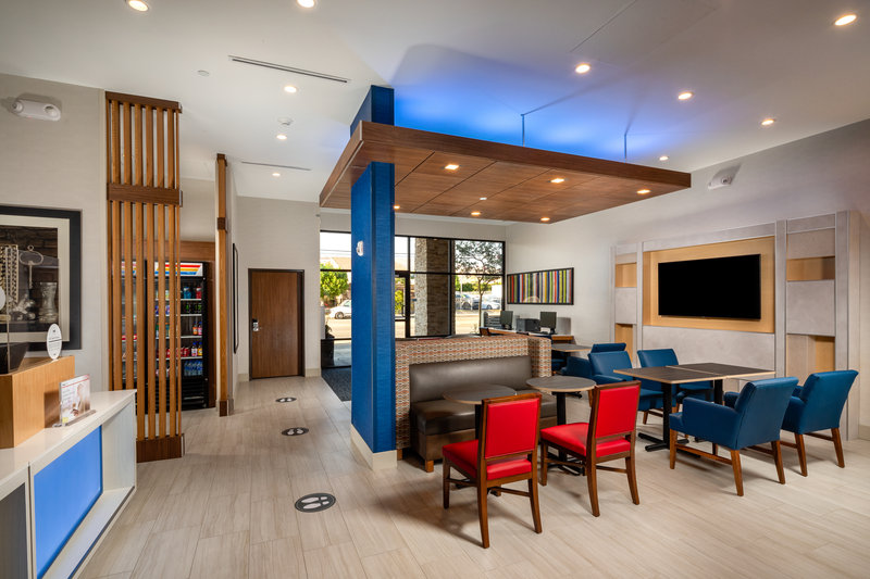 holiday inn express and suites chatsworth by ihg
