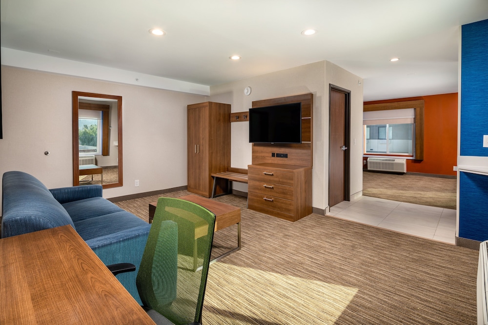 holiday inn express and suites chatsworth by ihg