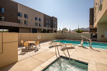 Holiday Inn Express & Suites Chatsworth By Ihg,Inglewood>>Chatsworth,3 star