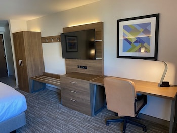 Holiday Inn Express & Suites Chatsworth By Ihg,Inglewood>>Chatsworth,3 star