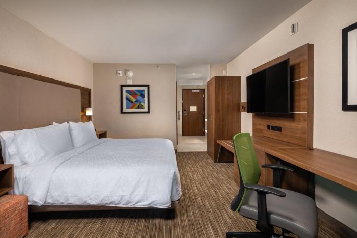 holiday inn express and suites chatsworth by ihg