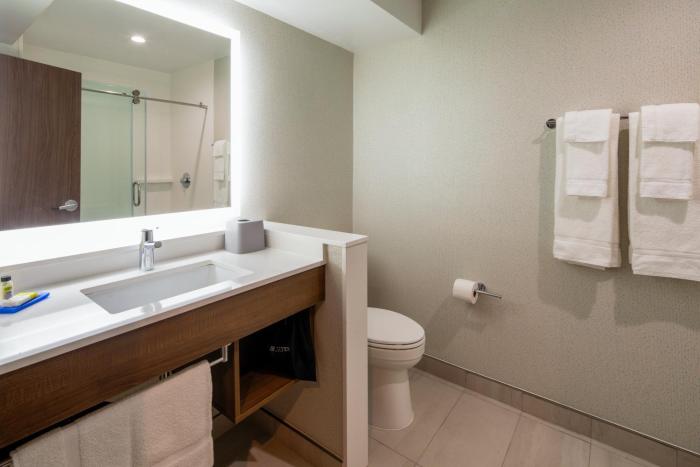 holiday inn express and suites chatsworth by ihg