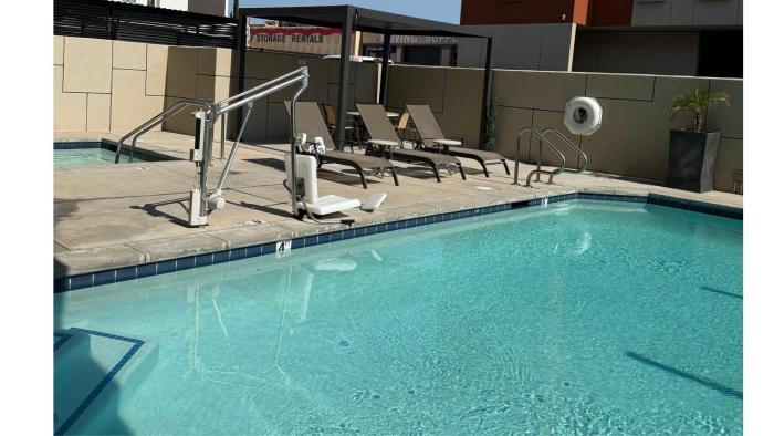 holiday inn express and suites chatsworth by ihg