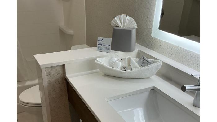 holiday inn express and suites chatsworth by ihg