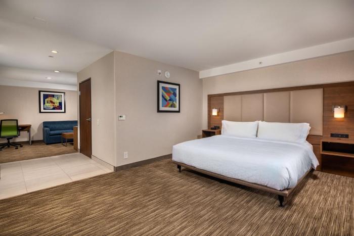 holiday inn express and suites chatsworth by ihg