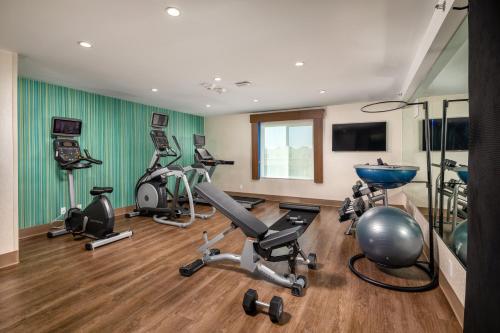 holiday inn express and suites chatsworth by ihg