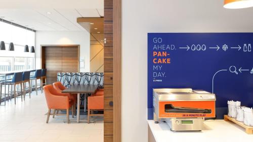 holiday inn express and suites chatsworth by ihg