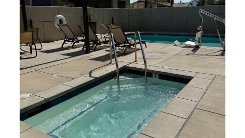 holiday inn express and suites chatsworth by ihg