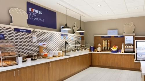 holiday inn express and suites chatsworth by ihg
