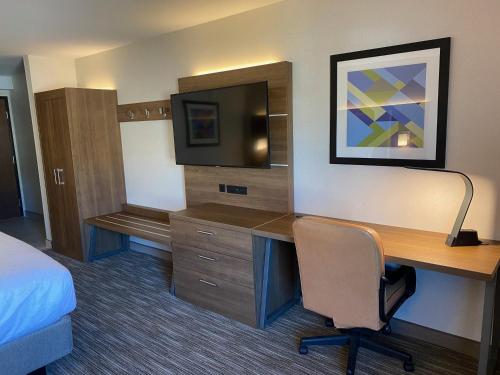 holiday inn express and suites chatsworth by ihg