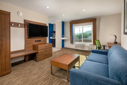 holiday inn express and suites chatsworth by ihg