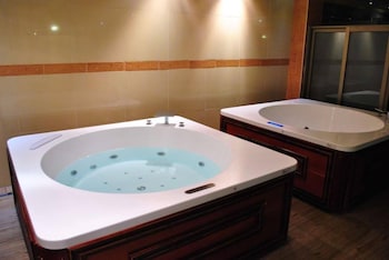 jad hotel suites