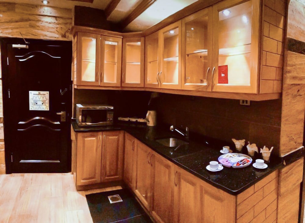 jad hotel suites