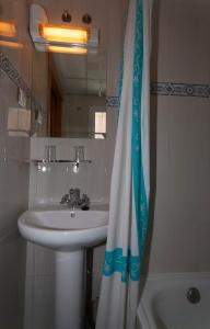 Hostal Goyma Ii,Coslada>>Alcala De Henares,2 star