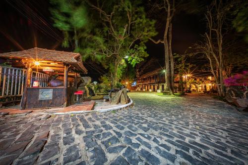 ven ven hotel ho coc